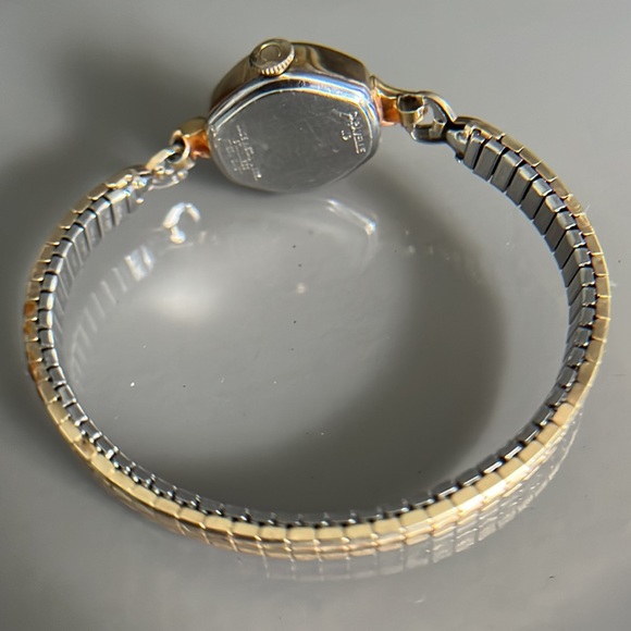 Caravelle Gold Tone Ladies Vintage Watch - Picture 8 of 15